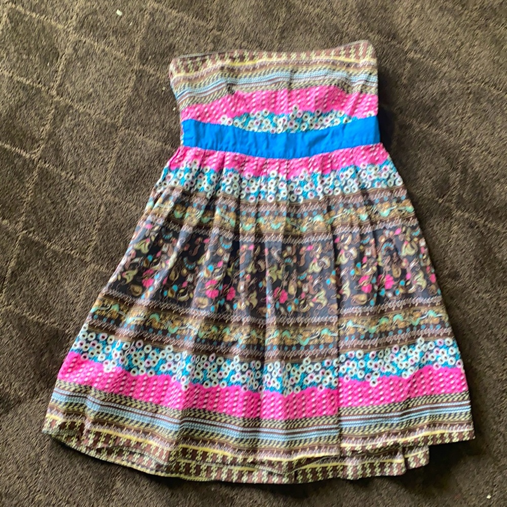 Strapless patterned dress